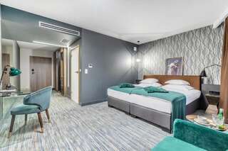 Отель Hotel Traugutta3 Белосток Улучшенный двухместный номер с 1 кроватью (ежедневно заполняемый бесплатный мини-бар)-3