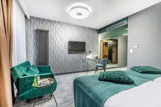 Отель Hotel Traugutta3 Белосток Улучшенный двухместный номер с 1 кроватью (ежедневно заполняемый бесплатный мини-бар)-6